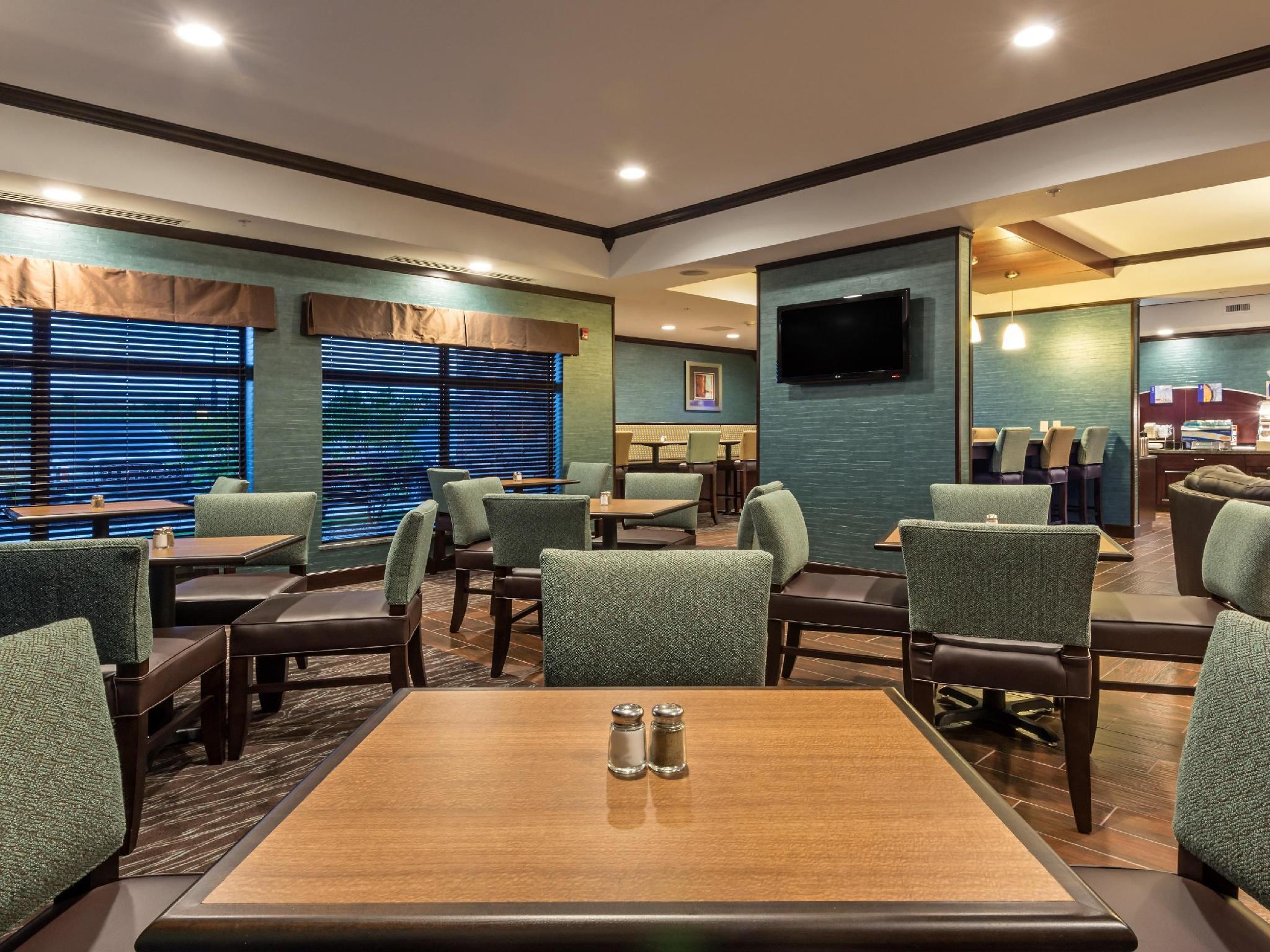 Express & By Ihg Butte
