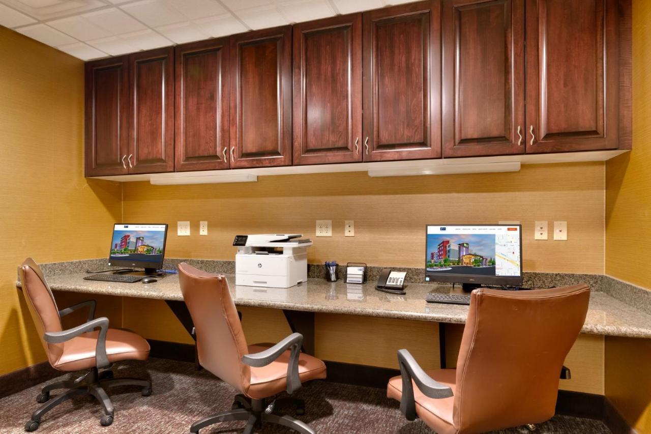 Express & By Ihg Butte