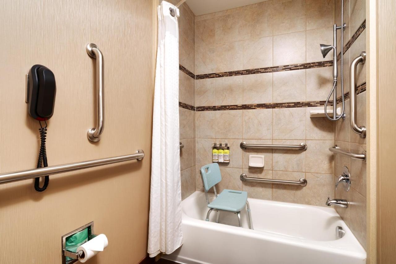 Express & By Ihg Hotel 2*