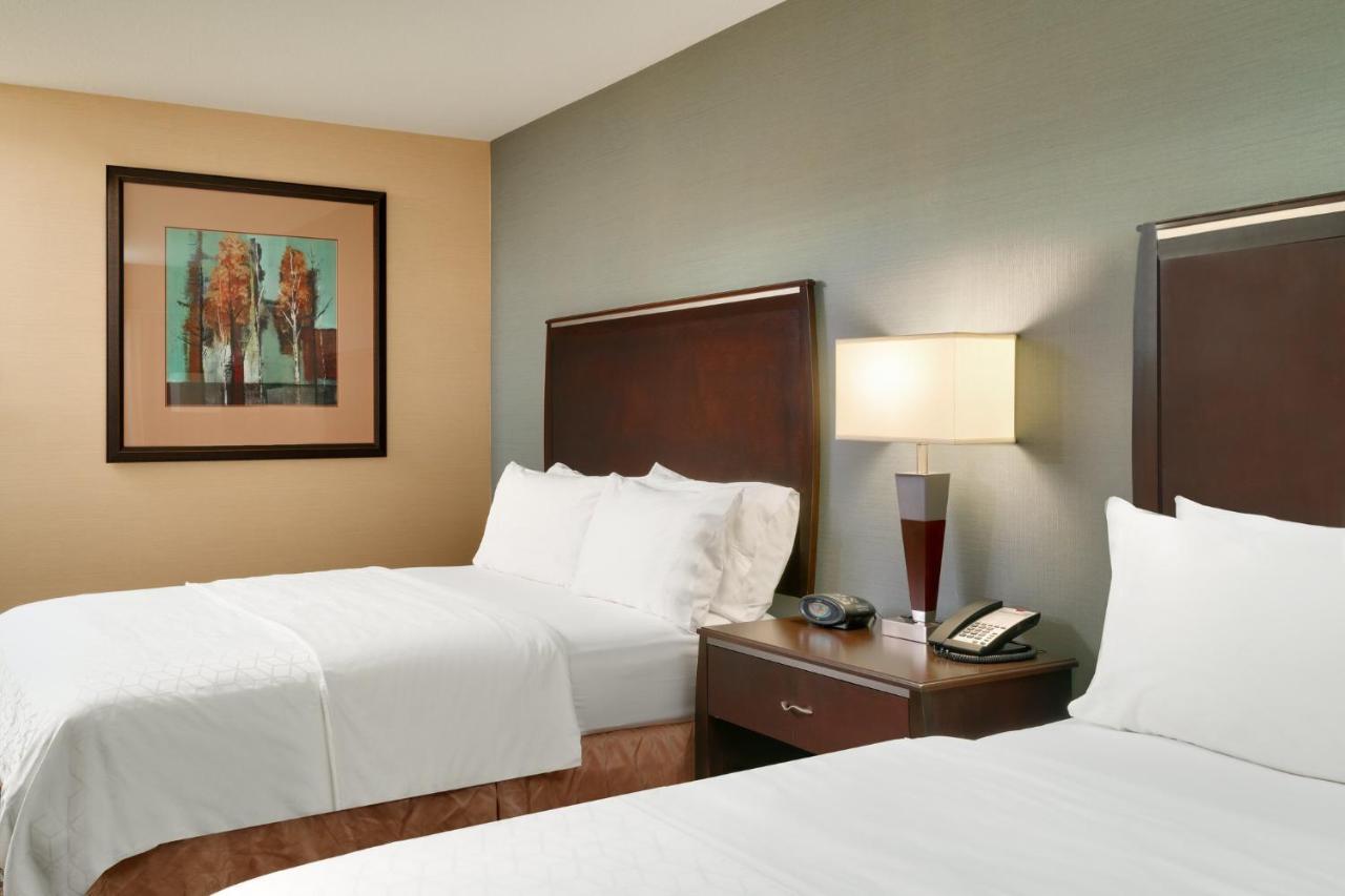 Express & By Ihg 2*